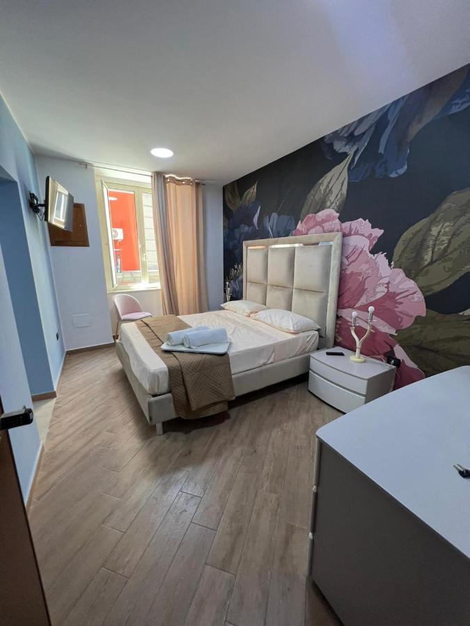 In Piazzetta Bed & Breakfast เนเปิลส์ ภายนอก รูปภาพ