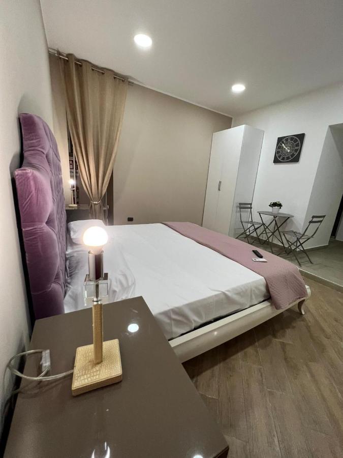 In Piazzetta Bed & Breakfast เนเปิลส์ ภายนอก รูปภาพ