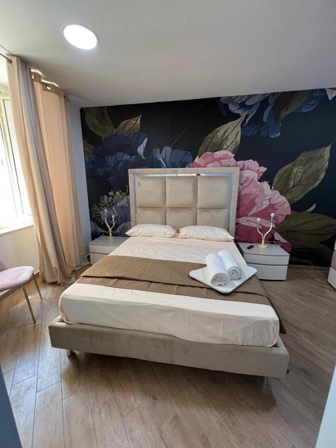 In Piazzetta Bed & Breakfast เนเปิลส์ ภายนอก รูปภาพ