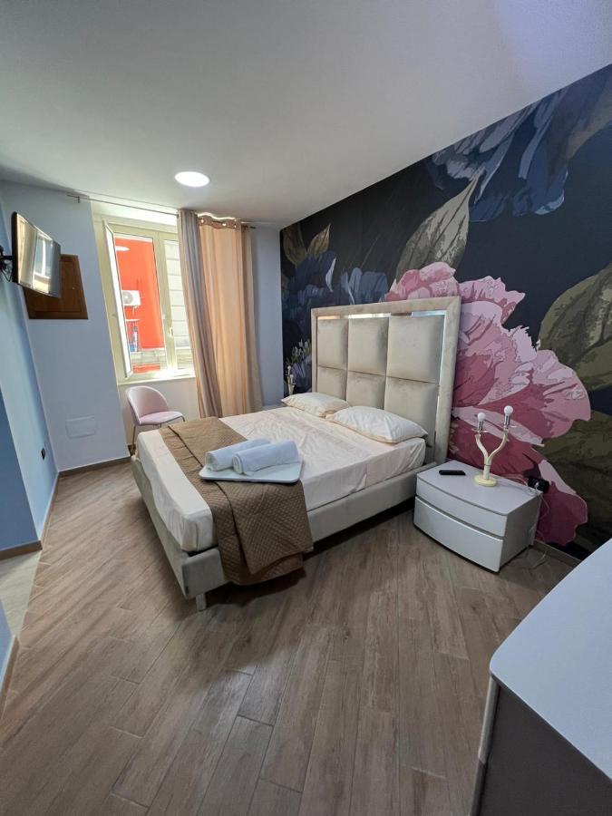In Piazzetta Bed & Breakfast เนเปิลส์ ภายนอก รูปภาพ