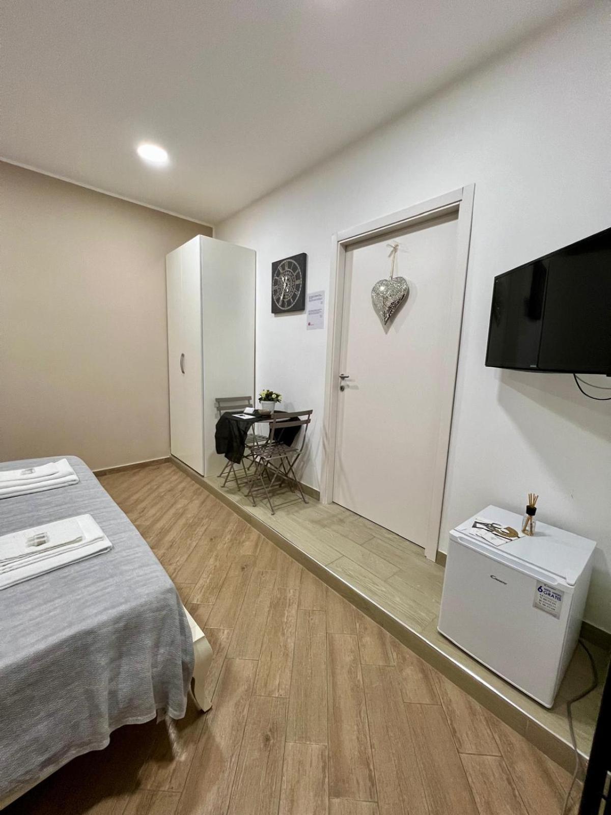 In Piazzetta Bed & Breakfast เนเปิลส์ ภายนอก รูปภาพ