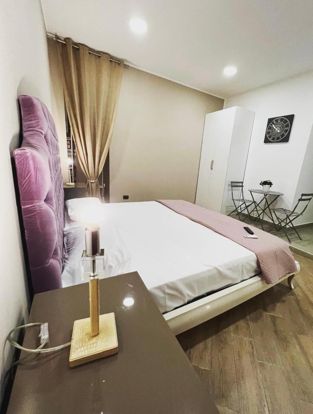 In Piazzetta Bed & Breakfast เนเปิลส์ ภายนอก รูปภาพ